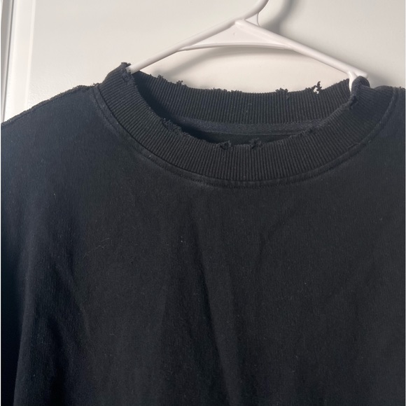 Distressed black sweater - Picture 2 of 2